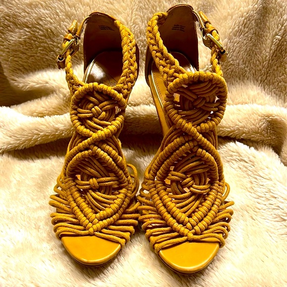 BADGLEY MISCHKA Macrame Designed Heels - Picture 3 of 10